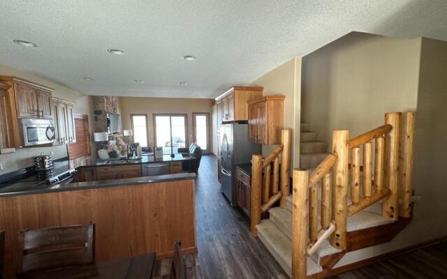 Quarterdeck Resort & Restaurant