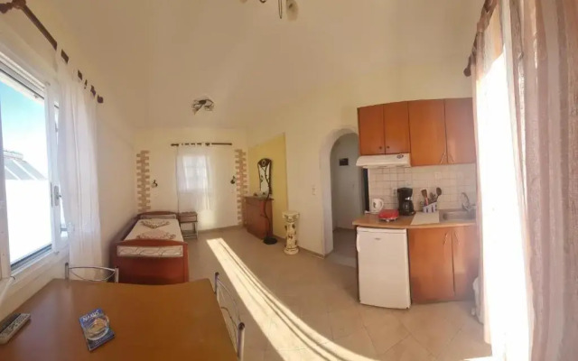 Sophi's Studios & Apartments