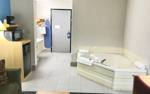 Baymont Inn & Suites Marinette