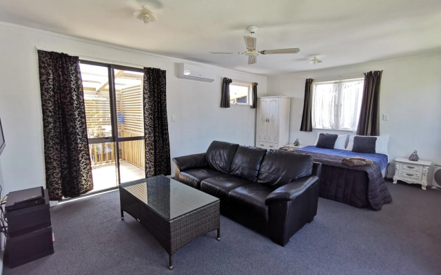 Parakai Geothermal Motel