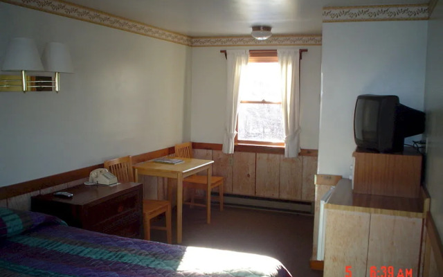 Maple Leaf Motel