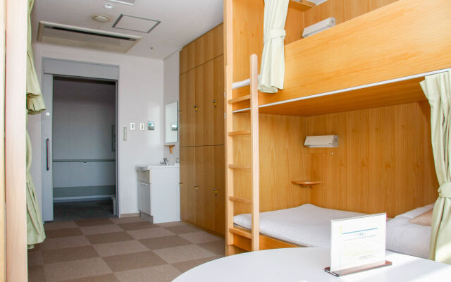 Shin-Osaka Youth Hostel