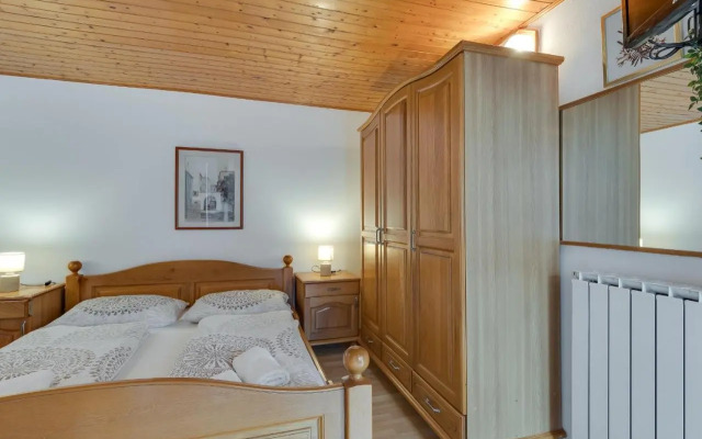 Apartment Dado