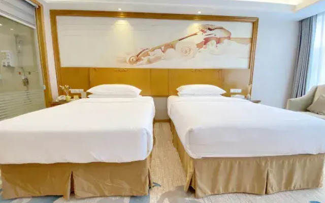 Vienna International Hotel Xinyang Yangshan New District Branch