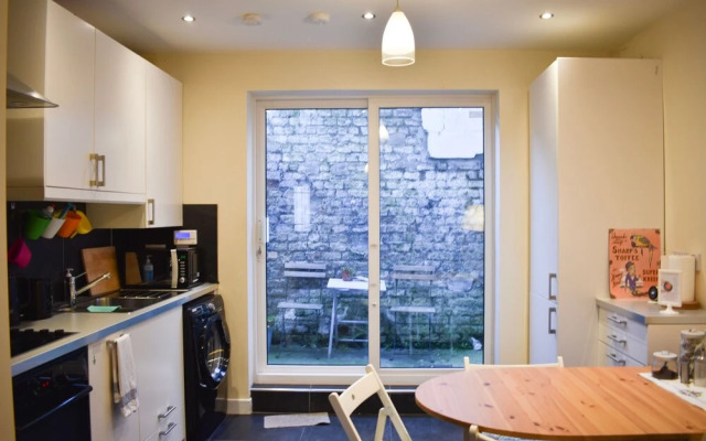 Nicely Renovated, 2 Bedrooms Near O'connell Street