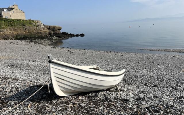 3 Bedroom Bungalow Moelfre- Private Garden,parking