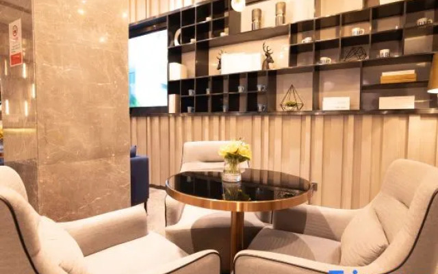 Starway Hotel (Zhengzhou Erqi Plaza David City)