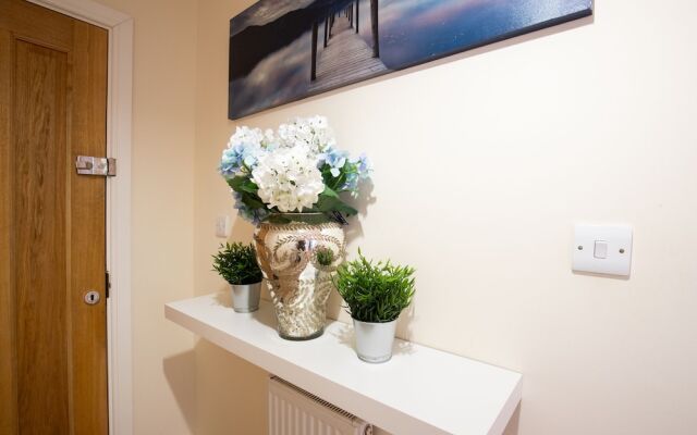 Velvet 1-bedroom Apartment With Balcony, Hoddesdon
