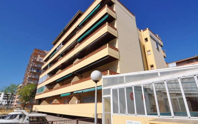 Apartment with One Bedroom in Roses, with Shared Pool, Furnished Terrace And Wifi - 350 M From the Beach