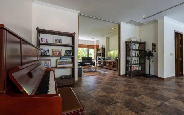 Large 6 Bed Luxury Villa on the Golf Course (PHJ)