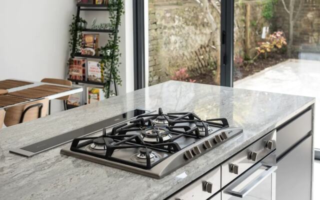 Brand New Luxurious 5 Bedroom Townhouse