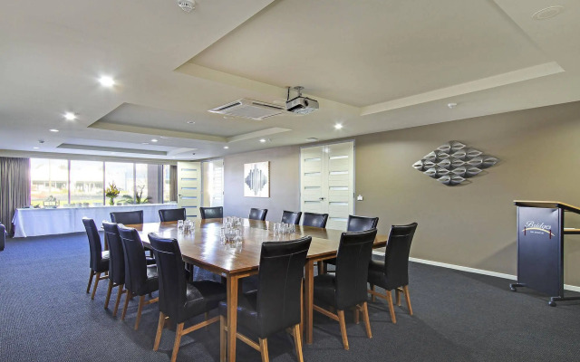 Bridges on Argyle Motel & Apartments