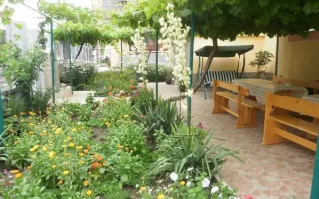 Guest house Tangra