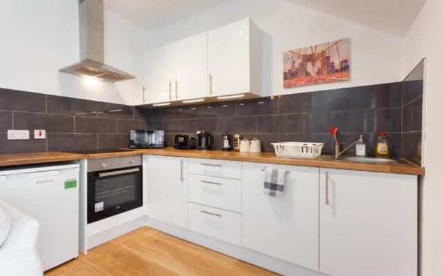 Charming, Well-Equipped Apt - 5 Minutes From Beach