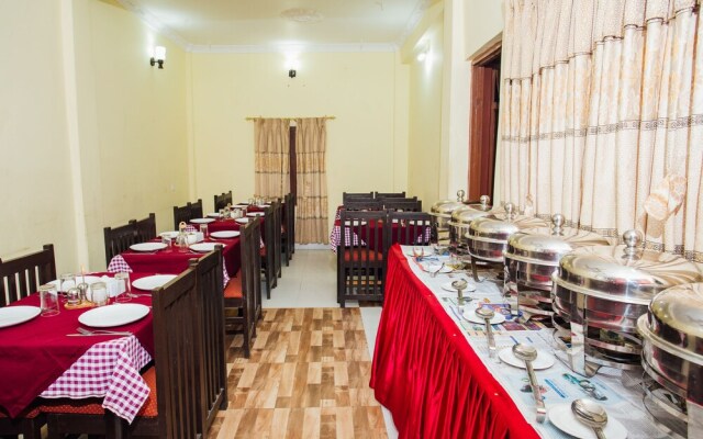 OYO 11456 Hotel Admire