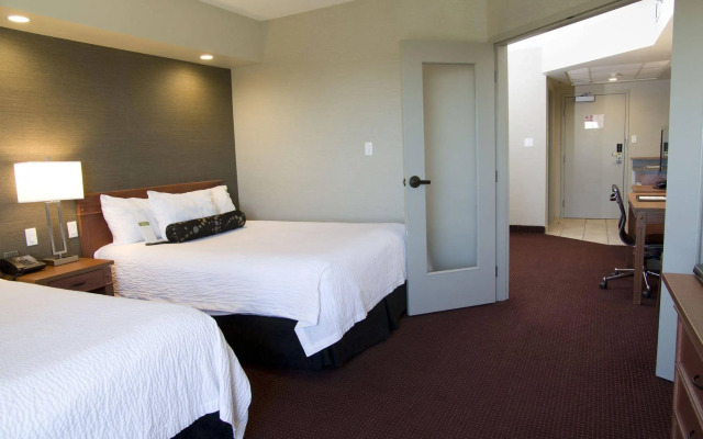 Clarion Hotel & Suites