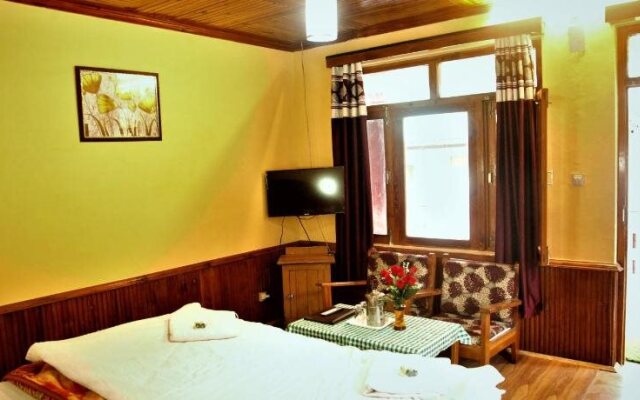 Hotel Chetna & Cottages