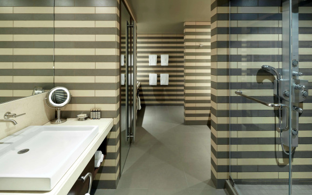 DoubleTree by Hilton Montreal