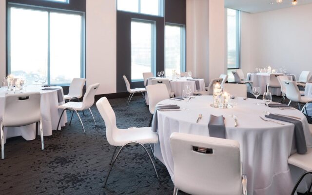 Le Méridien Columbus, The Joseph