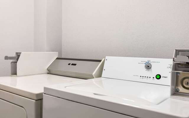 Microtel Inn & Suites by Wyndham Lincoln