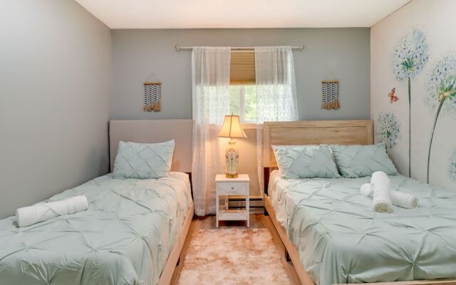 Home w/ Deck & Community Pool in Tobyhanna!