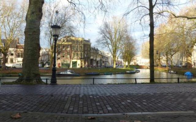 Bed & Breakfast -aan de Singel van Utrecht -