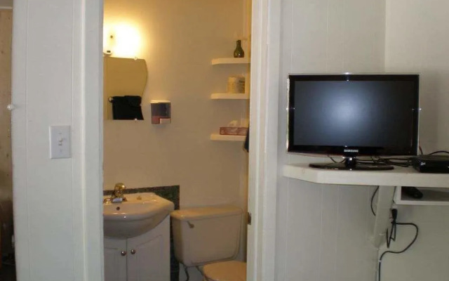 Dwight Riverside Inn