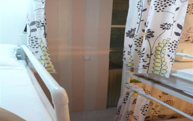 Kamin Bird Hostel