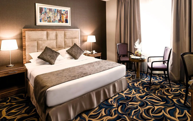Emirates Plaza Hotel