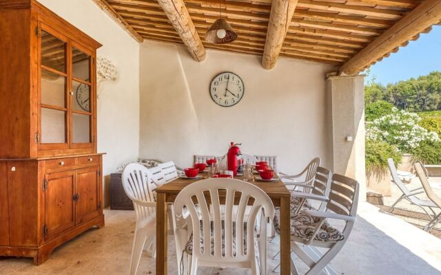 Cosy Holiday Home in Provence With Swimming Pool