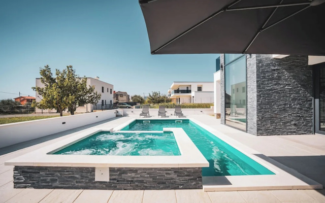 Villa Just be Happy by Trawelltopia