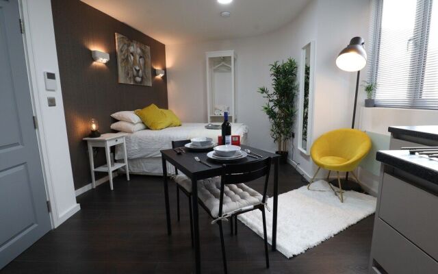 Crescent Apartment