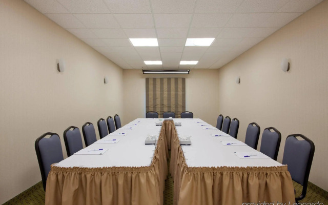 Holiday Inn Express Hotel & Suites Airport Dieppe by IHG