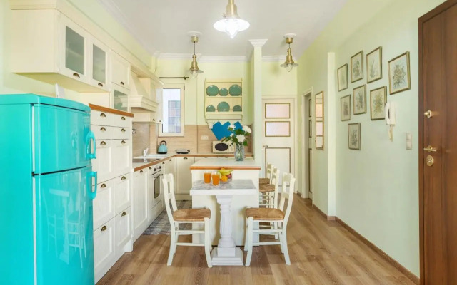 Bright, Calming Retreat With a Balcony Near Metro!