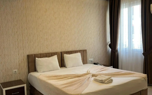 Grand Black Hotel