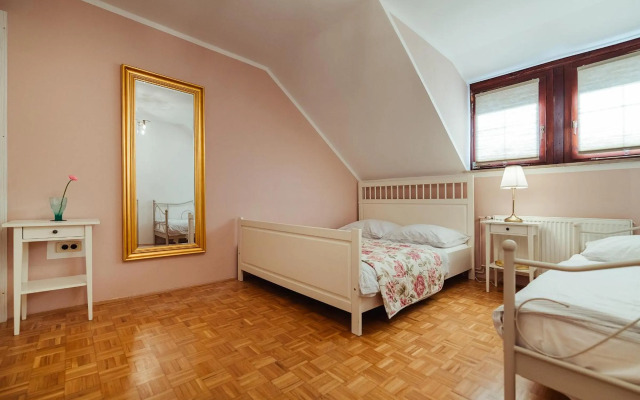 House Aurora - FREE Parking