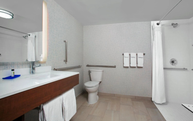 Holiday Inn Express Charleston-Civic Center by IHG