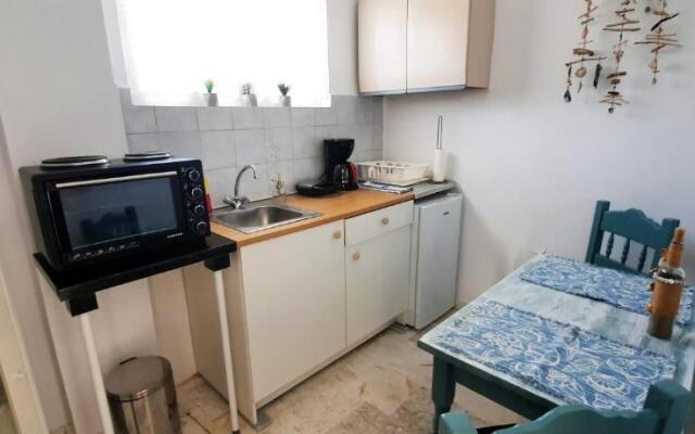 ILEKTRA Apartments Blue & Red