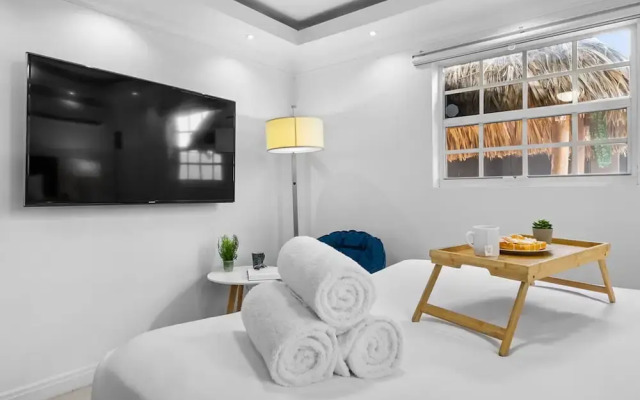 Urban 5BR Private Pool Getaway 10 Min- Bch