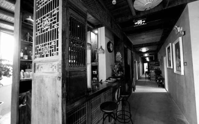BingHe Street Art Hostel
