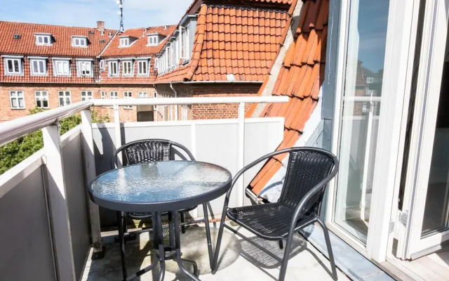 Nice 2-bed in Hellerup w Balcony