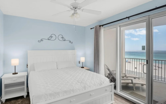 Twin Palms 402
