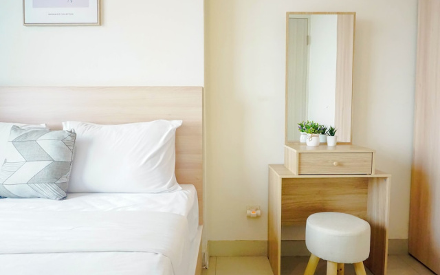 Homey White 2Br At Grand Kamala Lagoon Apartment