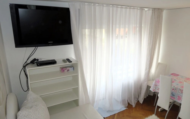Holiday Rooms & Apartments - Rosy Garden