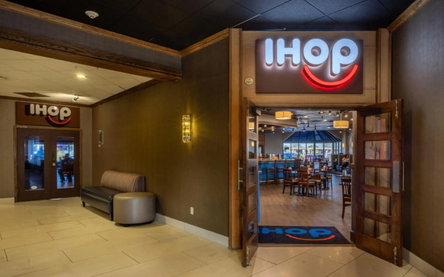 Holiday Inn Milwaukee Brookfield by IHG