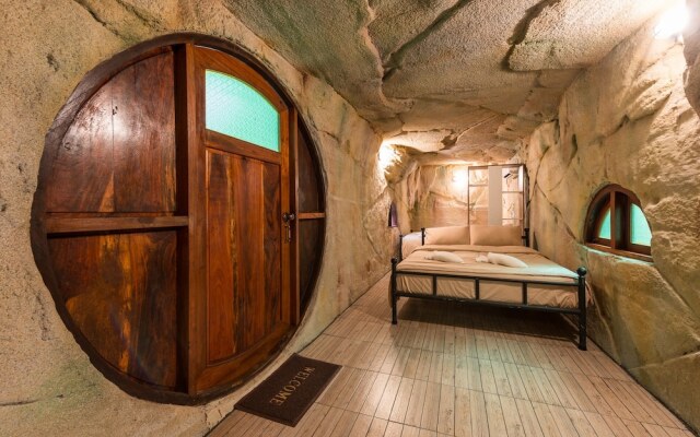 Alongkorn Farm and Resort