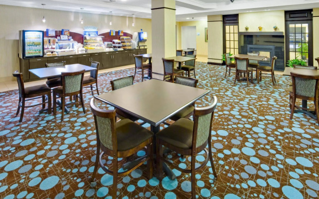 Holiday Inn Express Hotel & Suites Lebanon by IHG