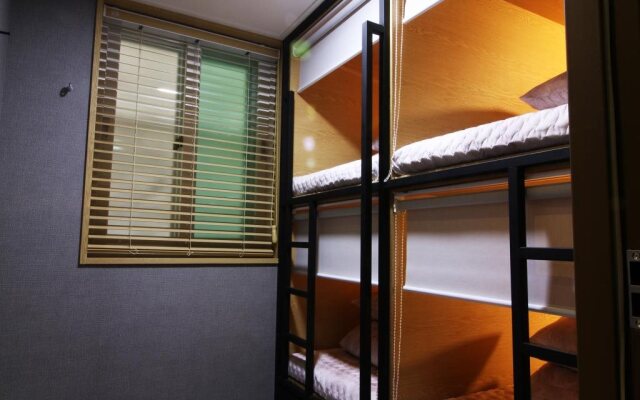 Mint House - Hostel
