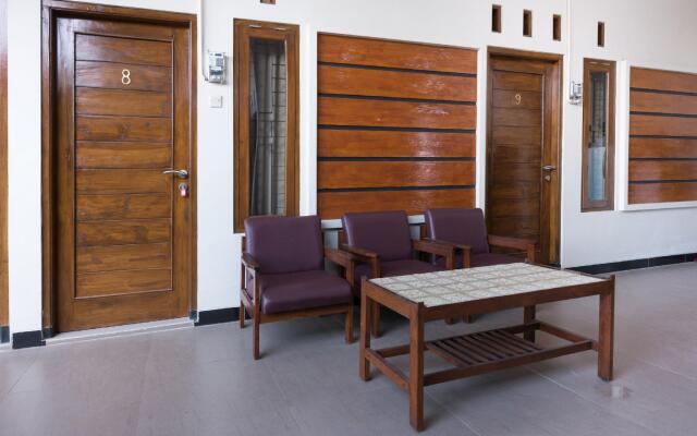 Super OYO 1226 Al Abror Homestay
