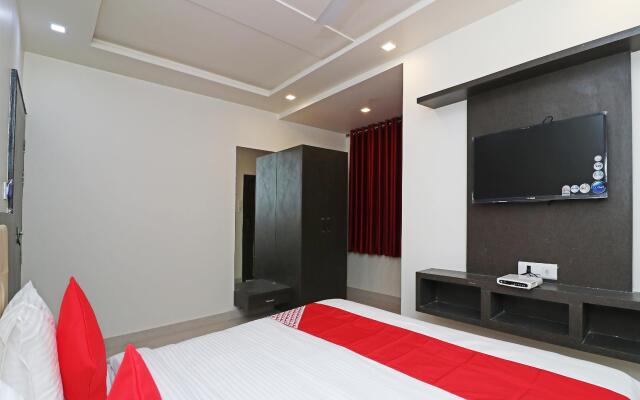 OYO 22979 Saffron Hotel